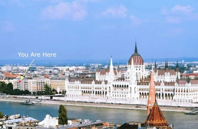 Luxury Apartment, 180 degree Danube view, top floor, next to the Parlament.