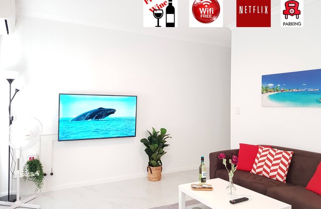 Luxury Apartment - Close to Perth/Airport/River & Opposite park