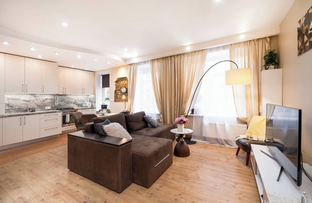 Luxury apartment with free parking - ev, in quite center of Riga.