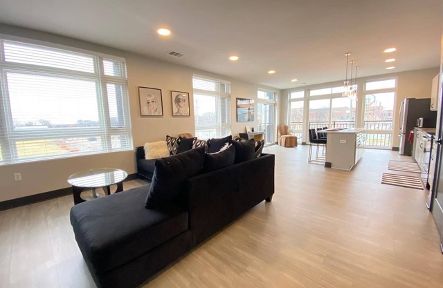 Luxury Apartment near Waterfront Park