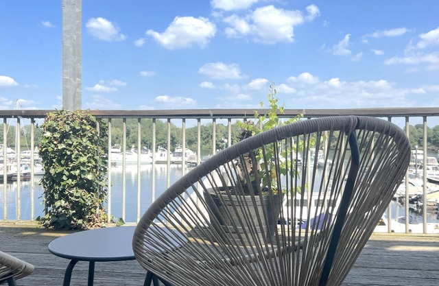 Luxury apartment overlooking the water