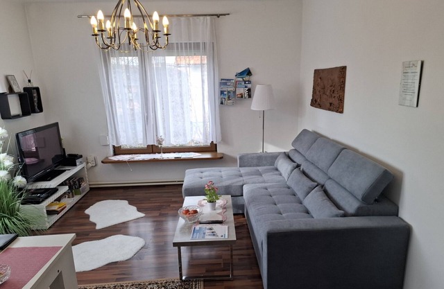 LUXURY APARTMENT Quiet location, 10min. to the center. Close to lakes + ski areas.