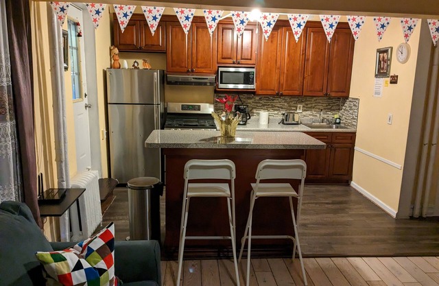 LUXURY APARTMENT 15 MIN FROM MANHATTAN AT A BARGAIN PRICE. GREAT OPPORTUNITY.