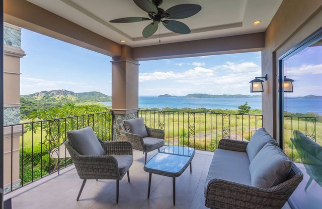 Luxury apartment with breathtaking ocean view