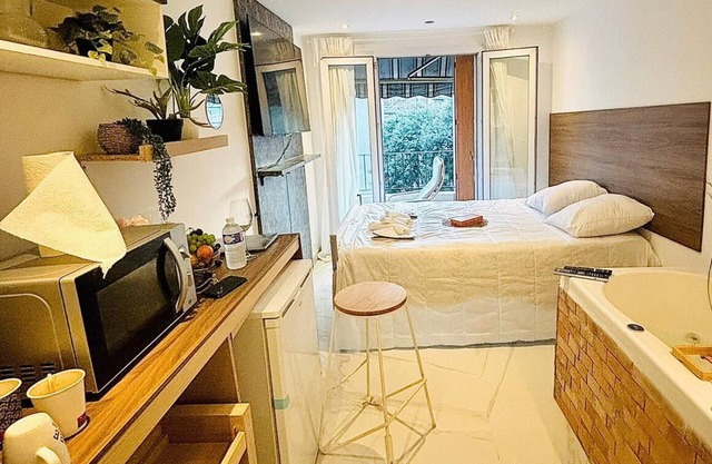 Luxury at your fingertips: private Jacuzzi, chic decor & unforgettable moments
