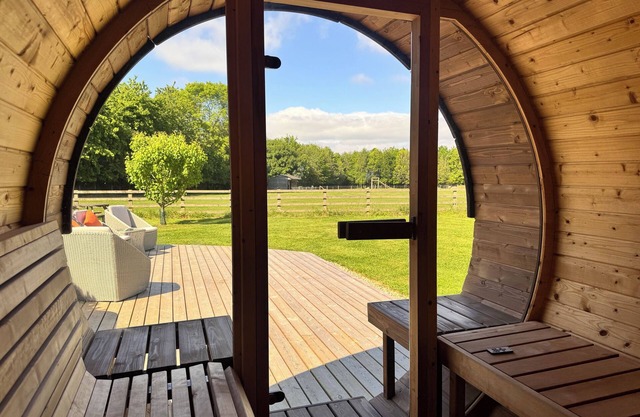 🌾Luxury Barn Escape with Sauna & Cold Plunge | Sleeps 8 | Near York 🧖‍♀️🦙🌳