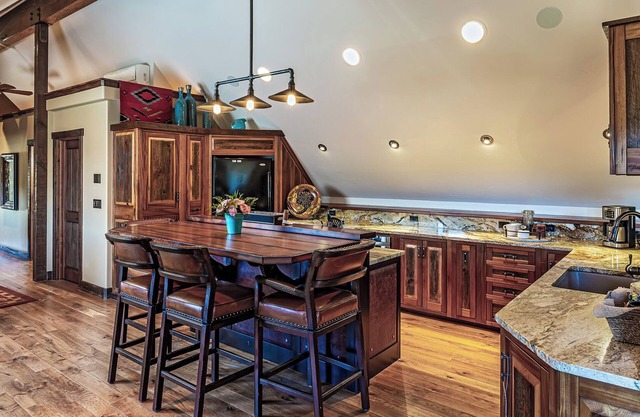 Luxury Barn on Historic Ranch