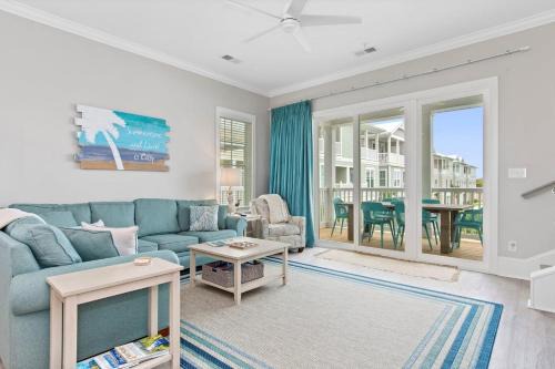 Luxury Beach Condo 5 Min Walk To Beach & Shops!
