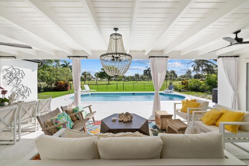 Luxury Beach House with a View