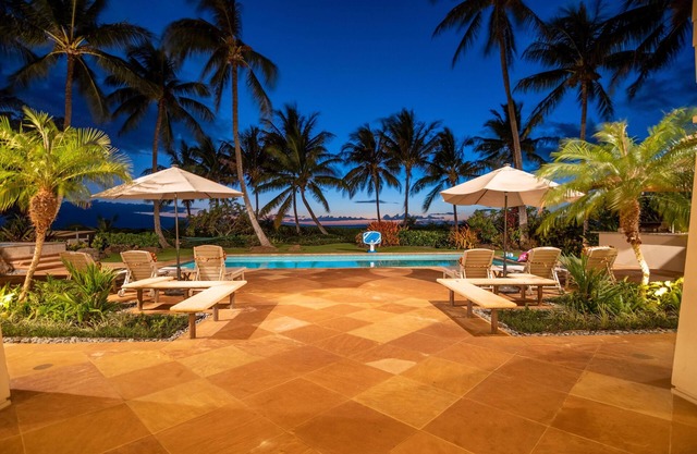 Luxury, Beachfront- Ka'anapali Beach, Pool & Hot Tub!