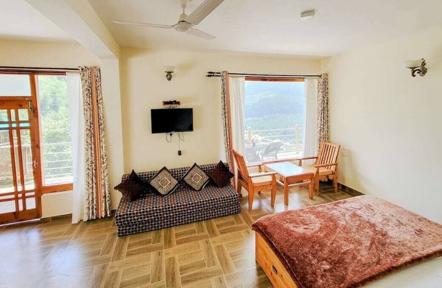 Luxury Bedroom Mountain View, Olive Manali Cottage