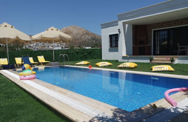 Luxury brand new 3 bedroom private holiday villa with private swimming pool