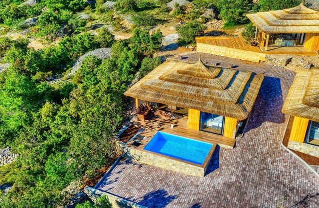 Luxury Bungalow New Horizons III