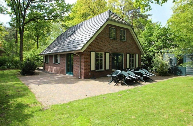 Luxury bungalow with private sauna, 5 bedrooms, 2 bathrooms und spacious terrace.