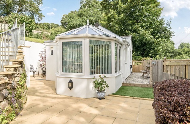 Luxury bungalow with outstanding countryside views minutes drive to many beaches