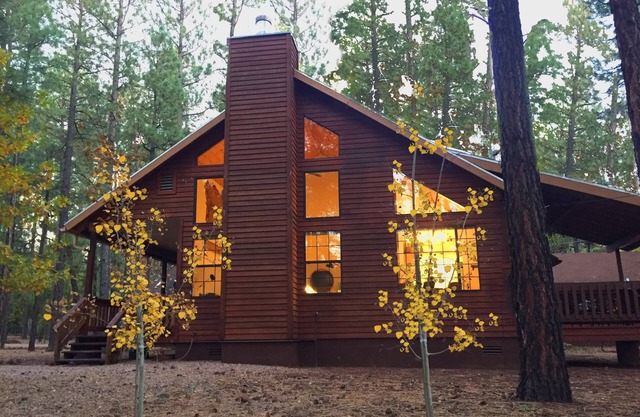 Luxury Cabin Retreat with Hot Tub on Spacious Wooded Lot