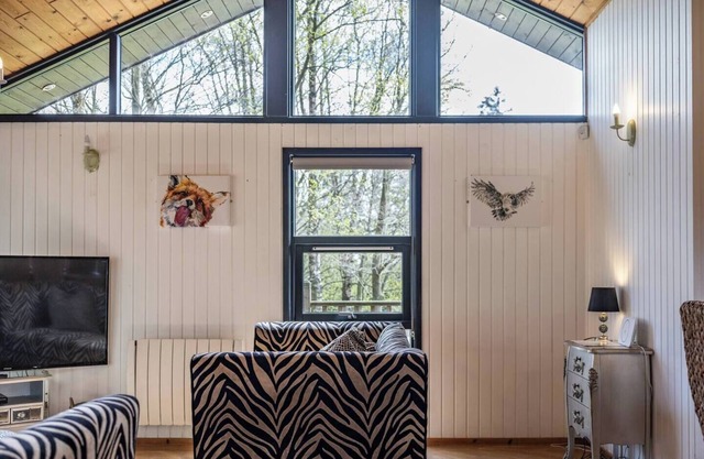 Luxury Cabin With Hot Tub, Sauna & Outdoor Dining
