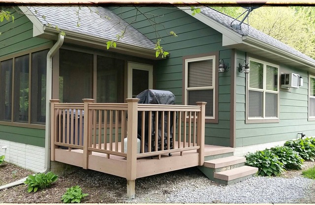 Luxury Cabins with two person jacuzzi tub. Fabulous location near Lake Red Rock.