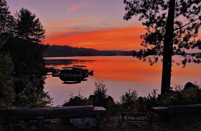 Luxury Chalet: Dual Suites on Private Lake Obabika