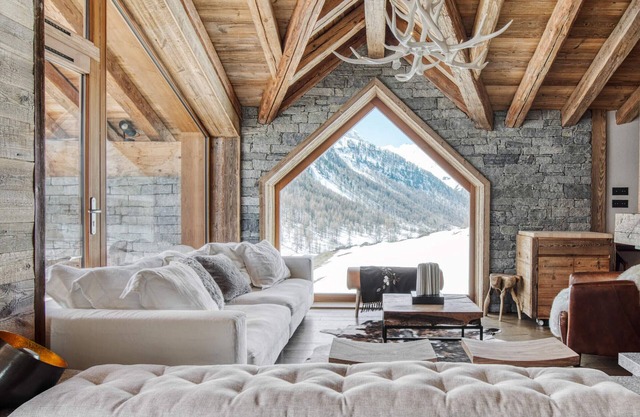 Luxury chalet with pool, sauna, hammam, cinema, and game room