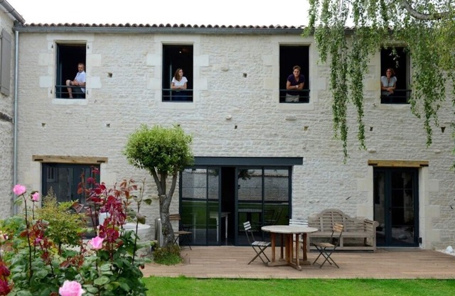 Luxury, charming lodging 8km from La Rochelle & island of Ré, heated pool, sauna