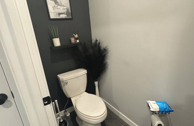 Luxury & Comfort 4-bedroom house with WiFi, GREAT for families & pets!
