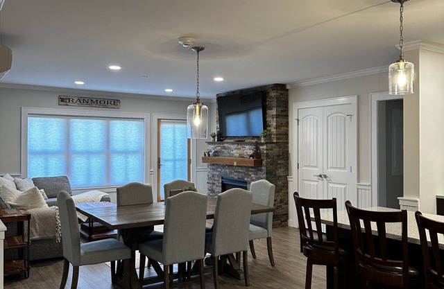Luxury Condo at Cranmore Mountain in North Conway! Heated Pool & Hot Tub!