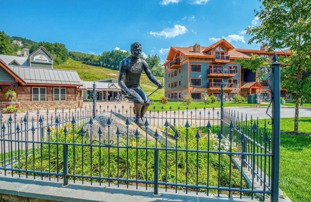 Luxury Condo at the Base of Historic Cranmore Mountain.Let the memories begin