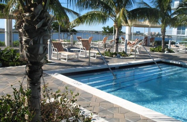 Luxury Condo Located Near Restaurants, Theaters & Beaches.