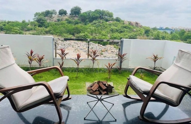 Luxury Duplex - Rooftop Lawn, Hill View, Fire Camp