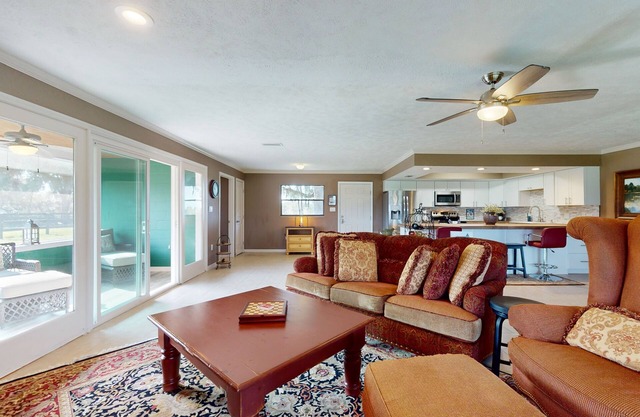 Luxury duplex with private screened porch and lake view
