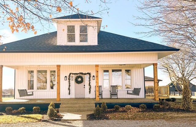 Luxury farmhouse on Bourbon Trail with hot tub - Bulleit 4 mi - Frankfort 15 mi