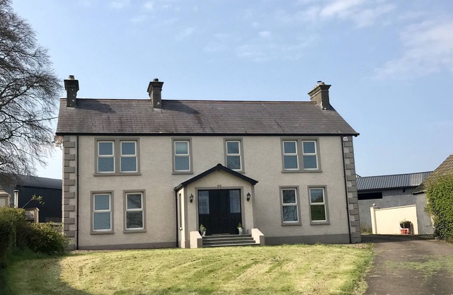 Luxury farmhouse sleeps up to 10 adults very spacious, comfortable beds
