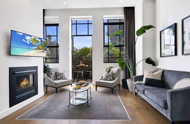 Luxury Garden Apt - Walk To CBD