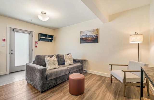 Luxury Garden Suite in Downtown Nelson BC with sauna