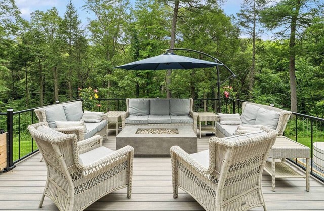 Luxury Garrison Retreat | Chef's Kitchen & Hot Tub