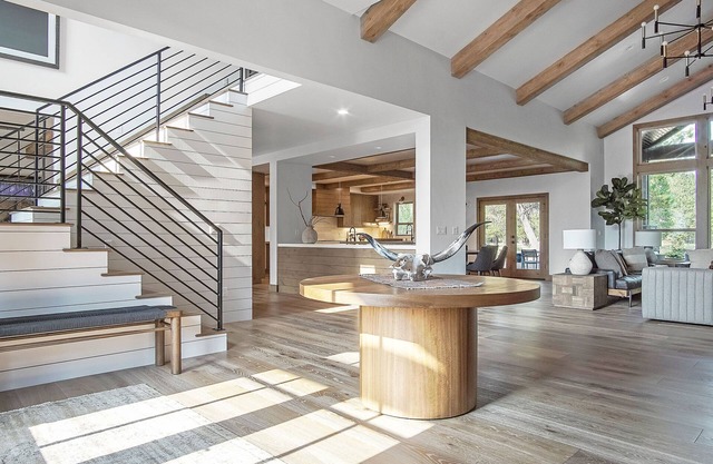 Luxury Group Lodge with Hot Tub, BBQ & Ping Pong