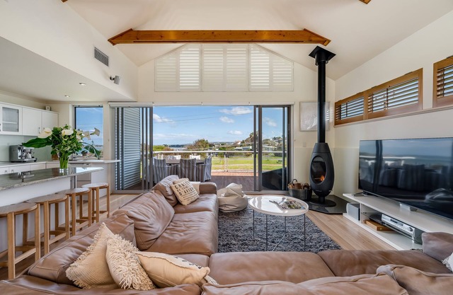 Luxury @ Hayborough.Getaway with Sea, Town & Island Views. Woodfire & firepit