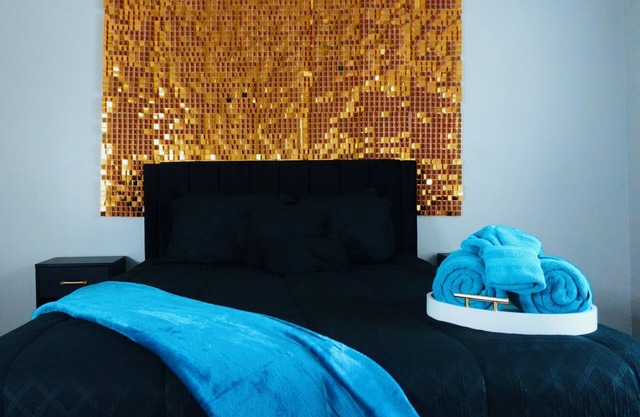 ⭑Luxury hideaway w/Private Balcony⭑ (NEW LISTING!)