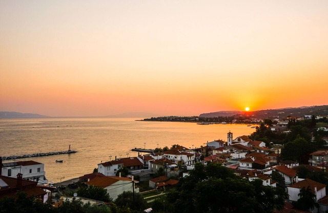 Luxury Hilltop Villa 200m from the Beach