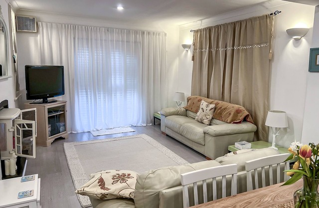 Luxury holiday apartment 2 heated pools tennis court lake victorian gardens