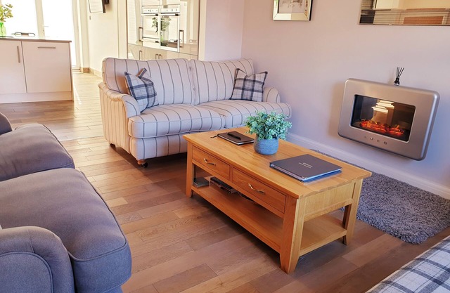 Luxury Holiday Home in York - near award winning "Bishy Road" - with parking!