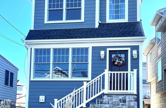 Luxury Home 1 Block from North End Beach!