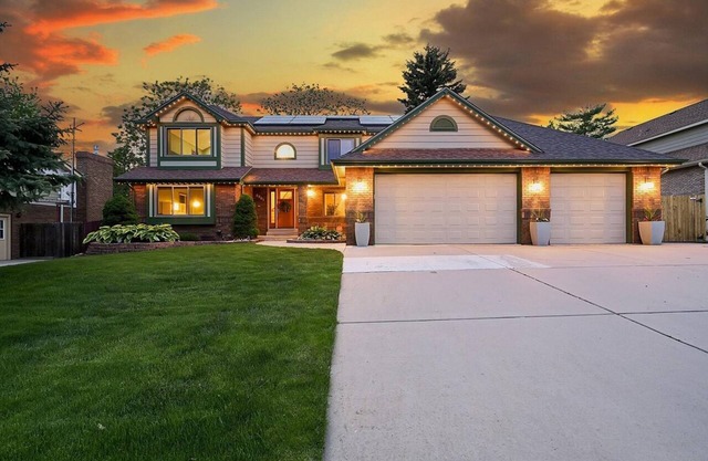 Luxury Home/Hot Tub/Theater/4,500 Sq. Ft./Near Olde Town Arvada