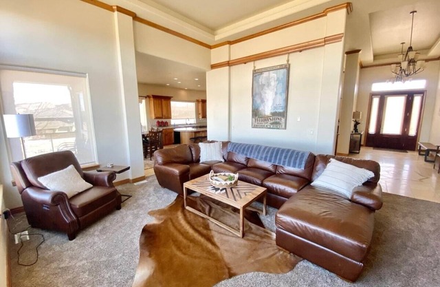 Luxury home w a View- biking and hiking near