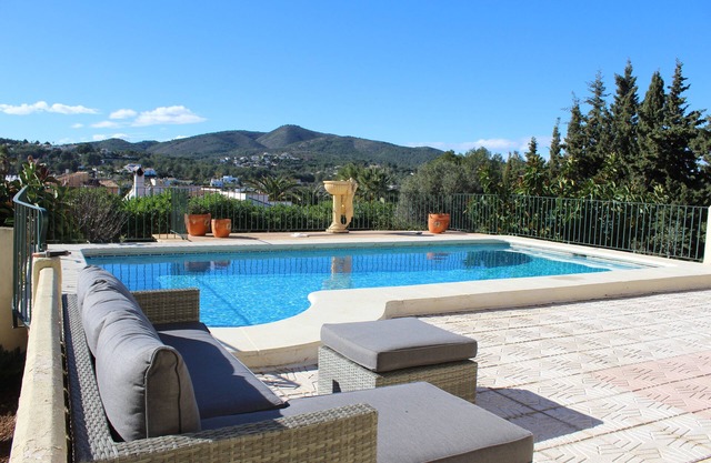 Luxury home with swimming pool in beautiful location in Jávea. Beach 10 min.