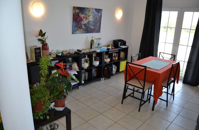 Luxury house, 4 people, 2 bedrooms. Shared swimming pool. Golf nearby