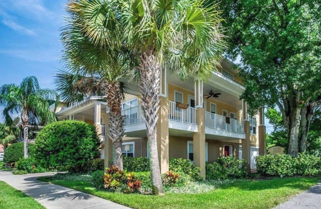 Luxury Hyde Park Townhome- WALK TO RESTAURANTS/BARS