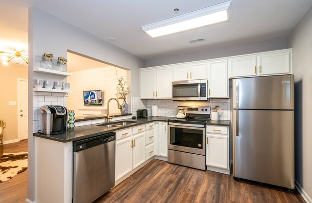 Luxury Lake Norman Home 2 minutes from Lowe's Corporate & LKN Regional Hospital
