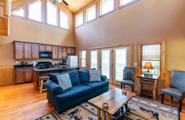 Luxury Lakefront Cabin